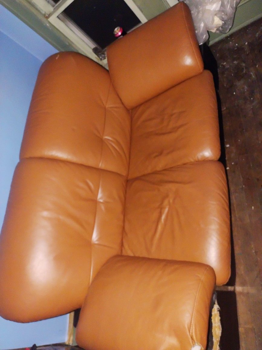 LOUNGING COUCH
