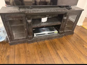 Entertainment center