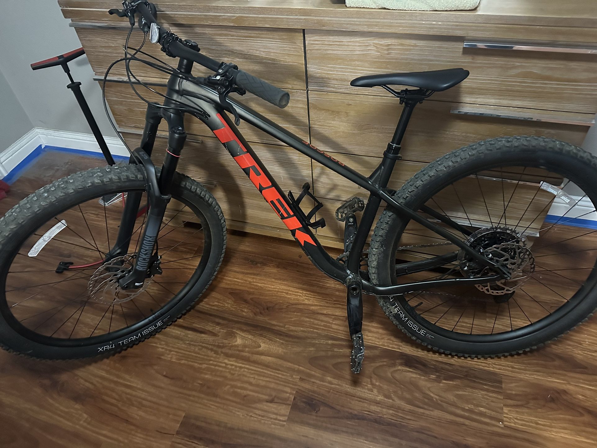 Trek Roscoe 8 2022 Mountain Bike 