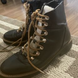Black Boots 