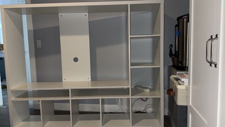 TV Media & Storage With Extra Large Cubes
