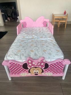 Disney Minnie Mouse Toddler Bed (Delta Children)