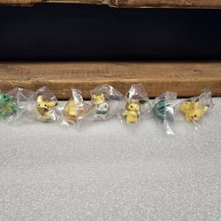 Lot of 8 Pokemon Mini Figures Pikachu Toys