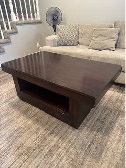 Solid wood lift coffee table