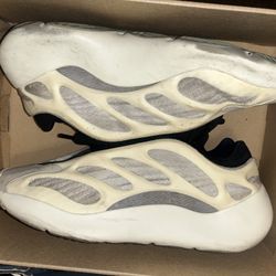 Yeezy 700 