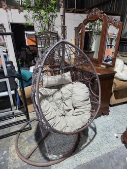 Swinging egg chair