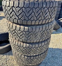 37*12:50r17 Nitto Grapper  Vendo set de Tires en perfectas condiciones de vida las 4