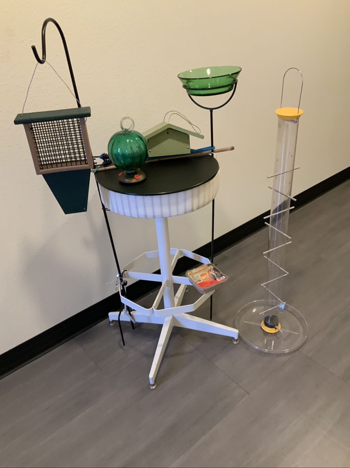 Bird Feeders!    $20. Each.   Clean No Damage Hardly Used (against The Lease)