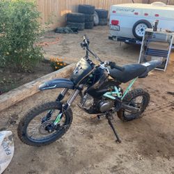 125 cc Apollo dirtbike