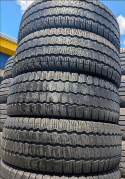 235 65 16 Continental tires Con 80% de Vida Las 4