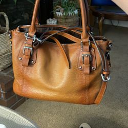HESHE purse In Nice Condition. Leather