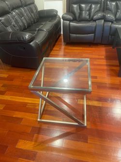 Modern Glass Top Side Table / End Table – Great Condition