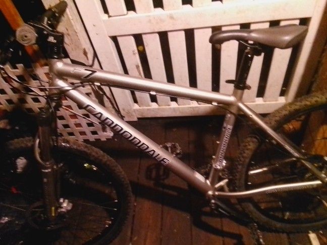 Cannondale F7 Mountain Bike Size Lg