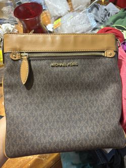MK Wristlet - missing The Straps