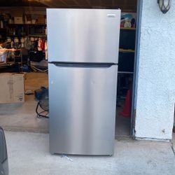 Frigidaire Refrigerator 