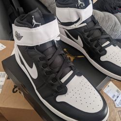 Air Jordan 1 Hi FlyEase