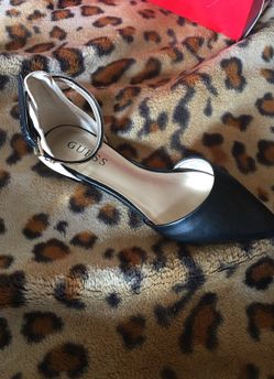 Guess flats size 5