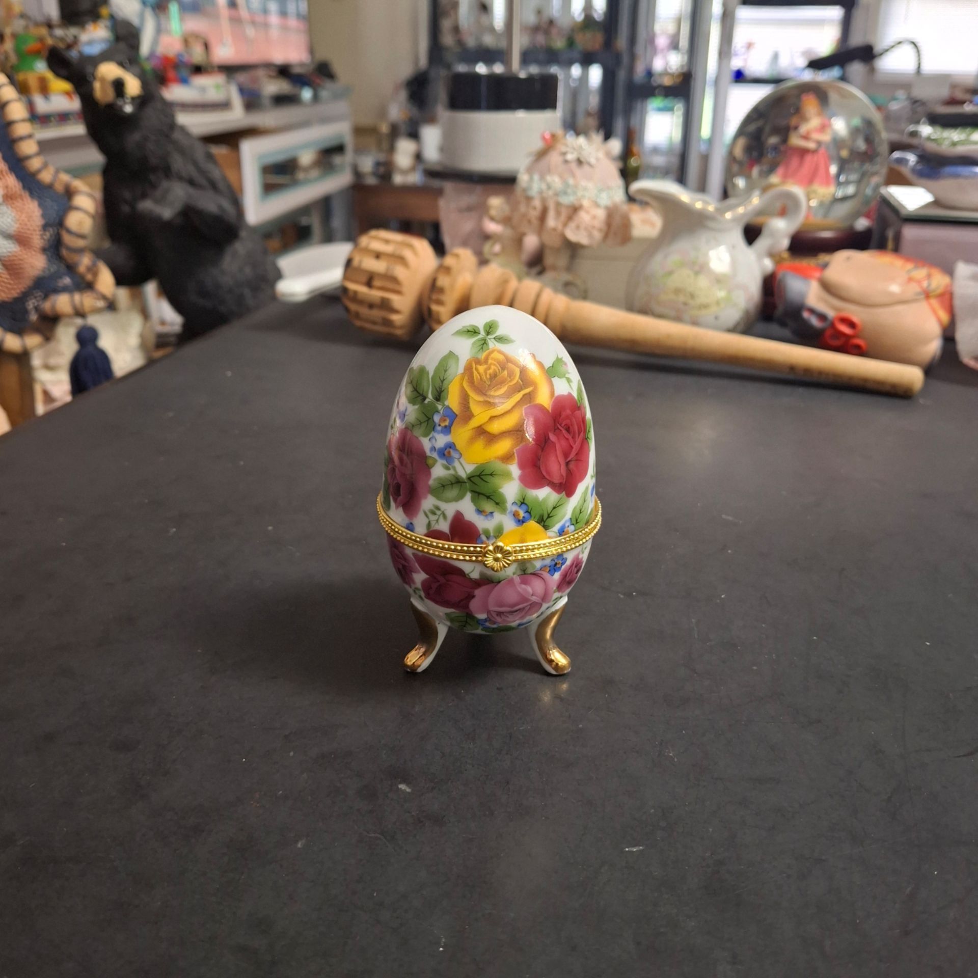 Vintage Mid To Late 20th Century Limoges-Style Porcelain Goldtone Egg Box, Tri Leg W/Lovely Floral Pattern & Candle Inside 3.75"H