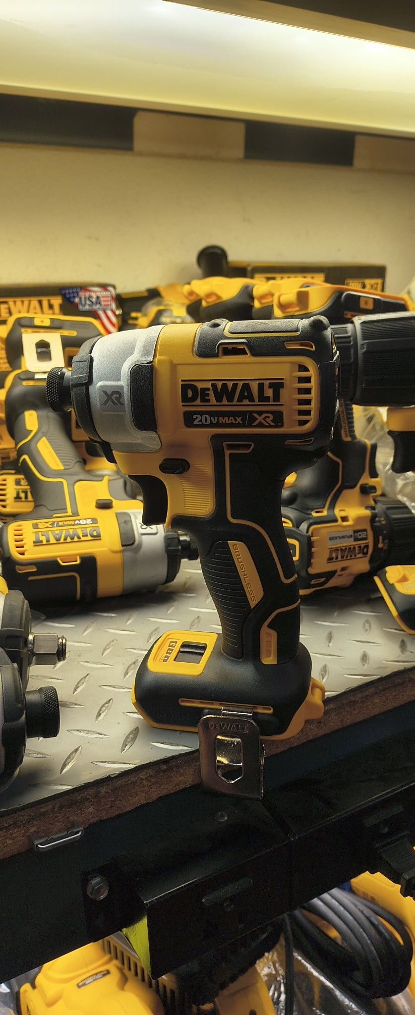 DEWALT 20V CORDLESS IMPACT DRIVER XR BRUSHLESS $99