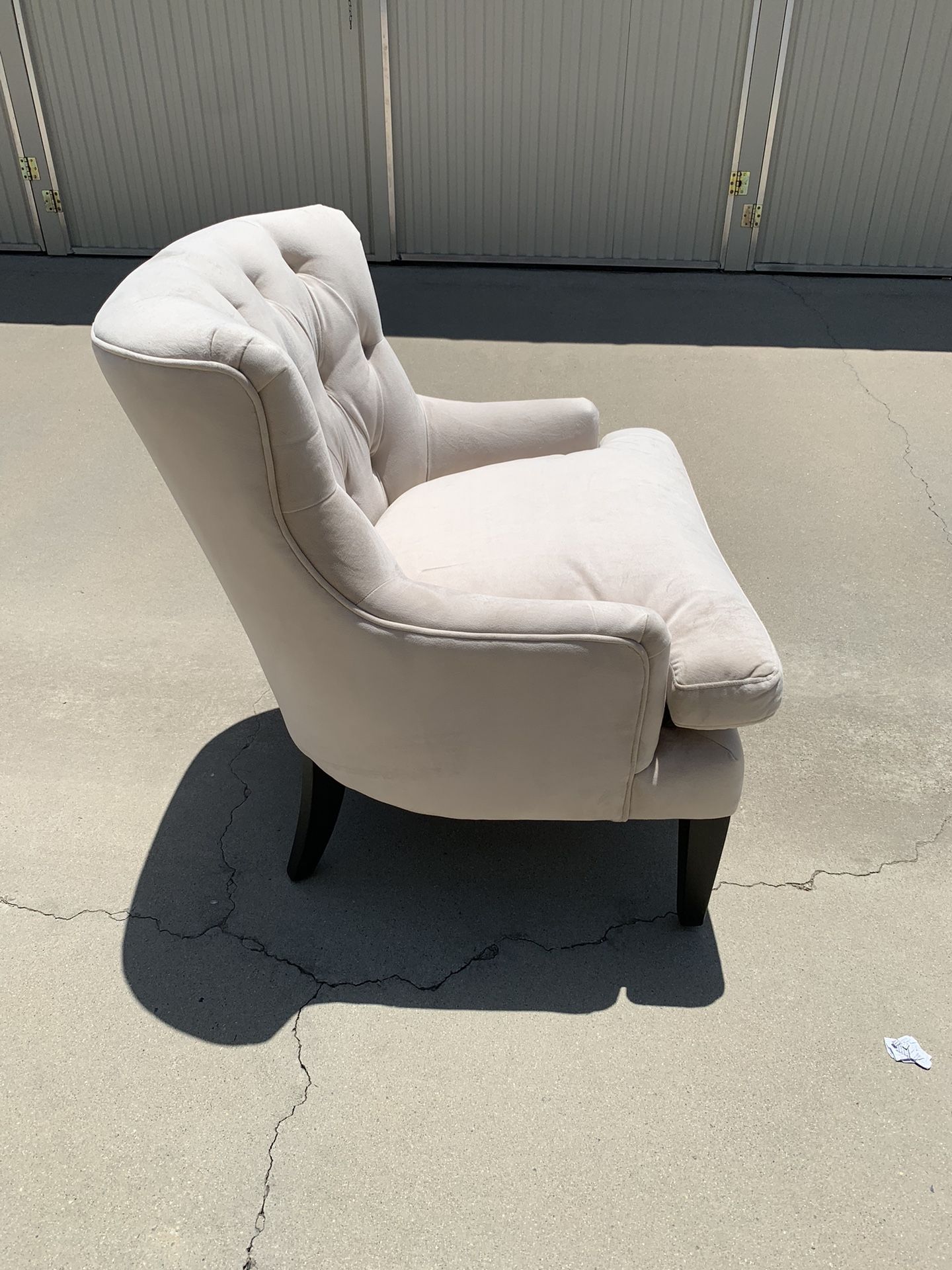 Pottery Barn Tufted Chair for Sale in Fresno, CA OfferUp
