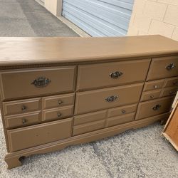 🎁SOLID WOOD DRESSER /9 DRAWER🎁