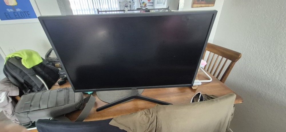 32" Office Monitor