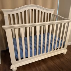 White baby crib