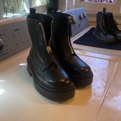 8.5 Women’s Zip Up Boot. Arizona Jean Co. 