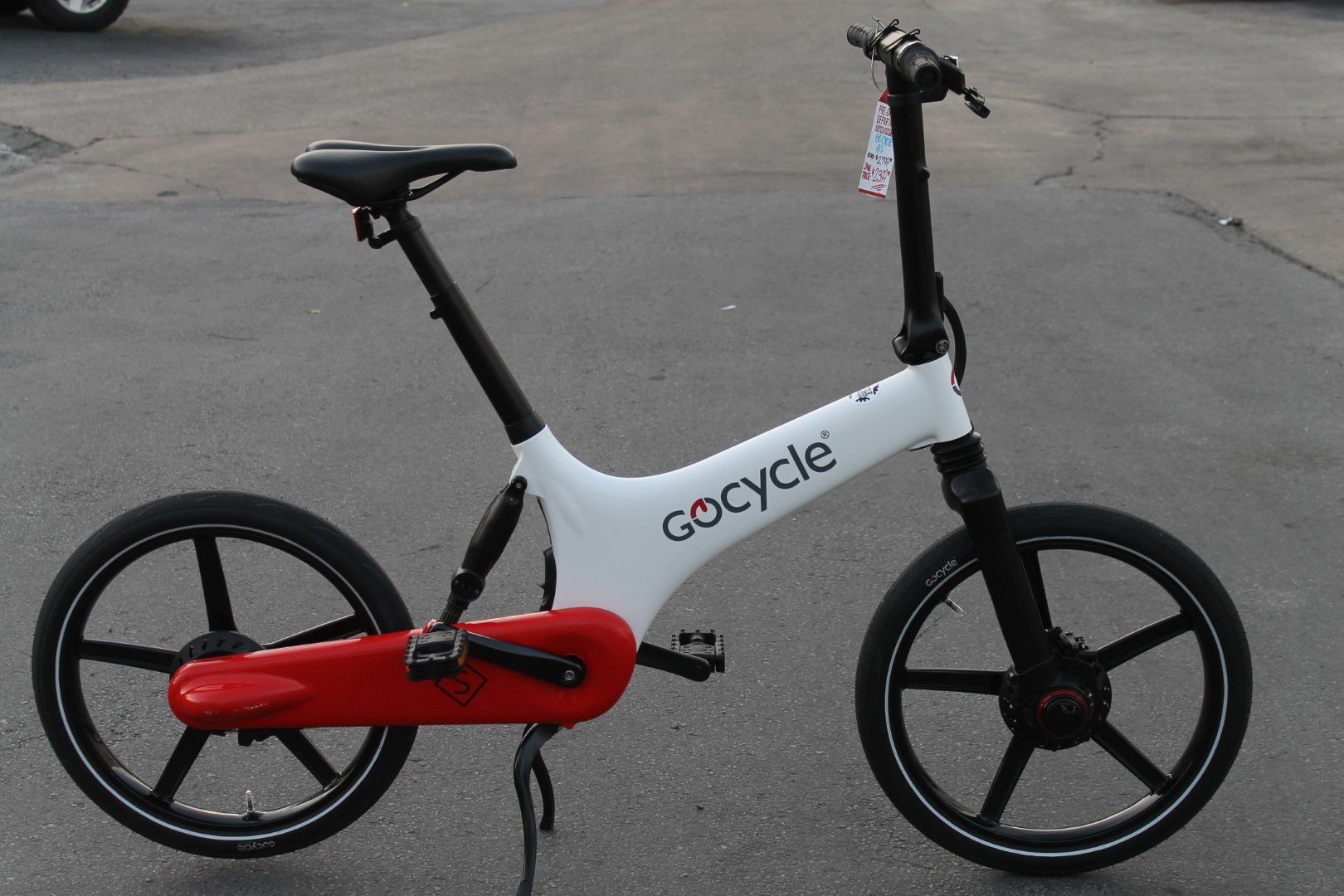 Sale Today! BRAND NEW Electric GOCYCLE GS folding bicycle Best Looking and highest graded ebike! Has less than 1 mile on ODOMETER, 20MPH