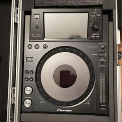 2 Pioneer XDJ1000 And  Pioneer DjM -750 Mixer