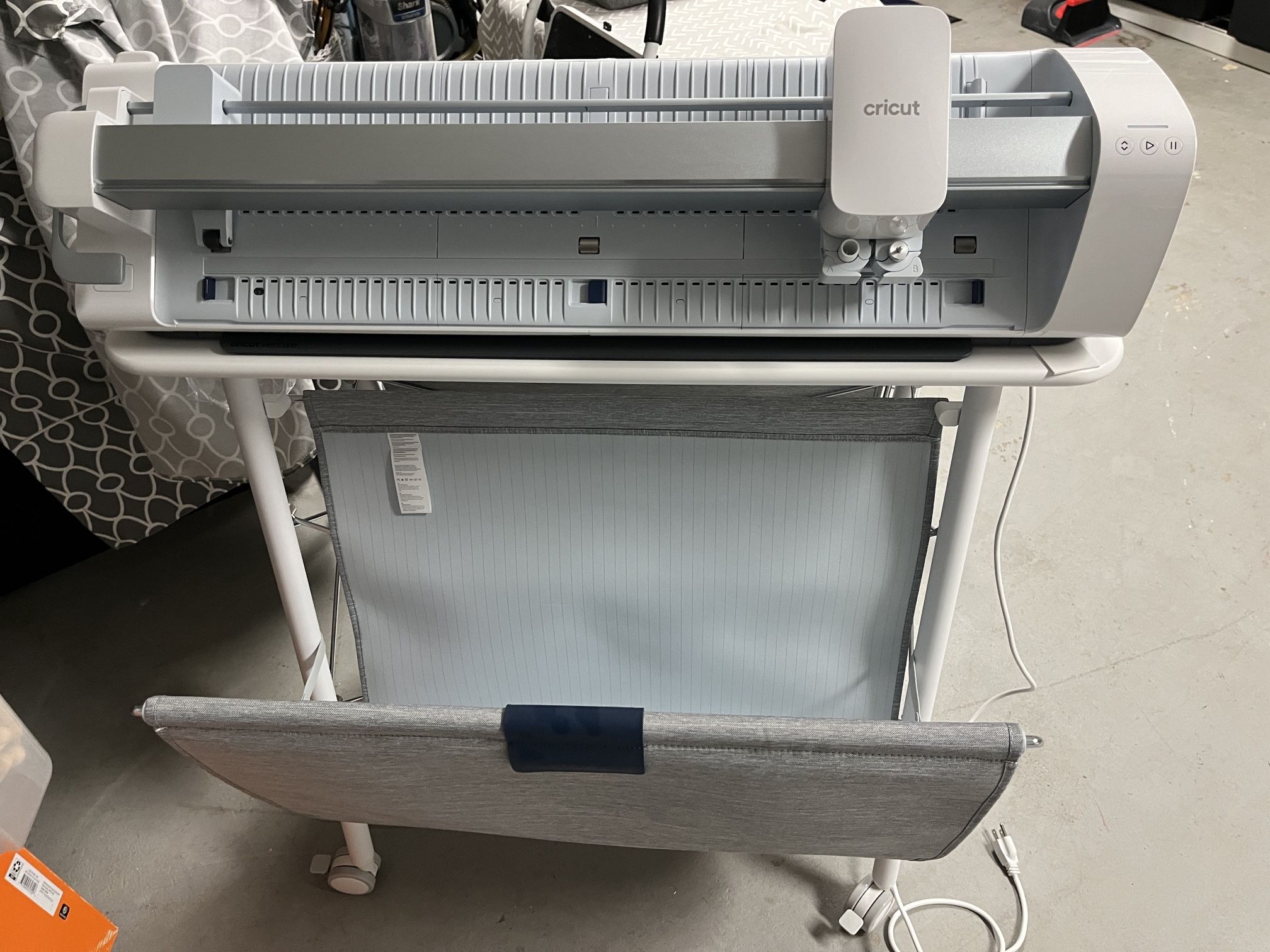 Cricut Venture| 25” Wide-Format Smart Cutting Machine (25 inch), Precision cuts up to 100+ Materials at Commercial speeds
