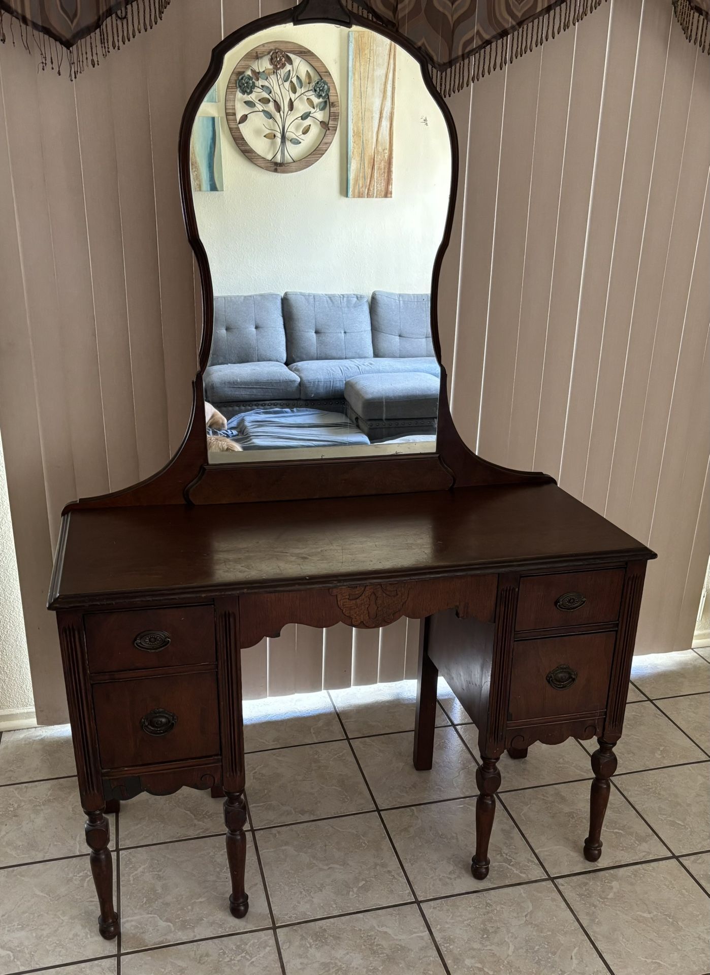 Antique Vanity With Mirror
