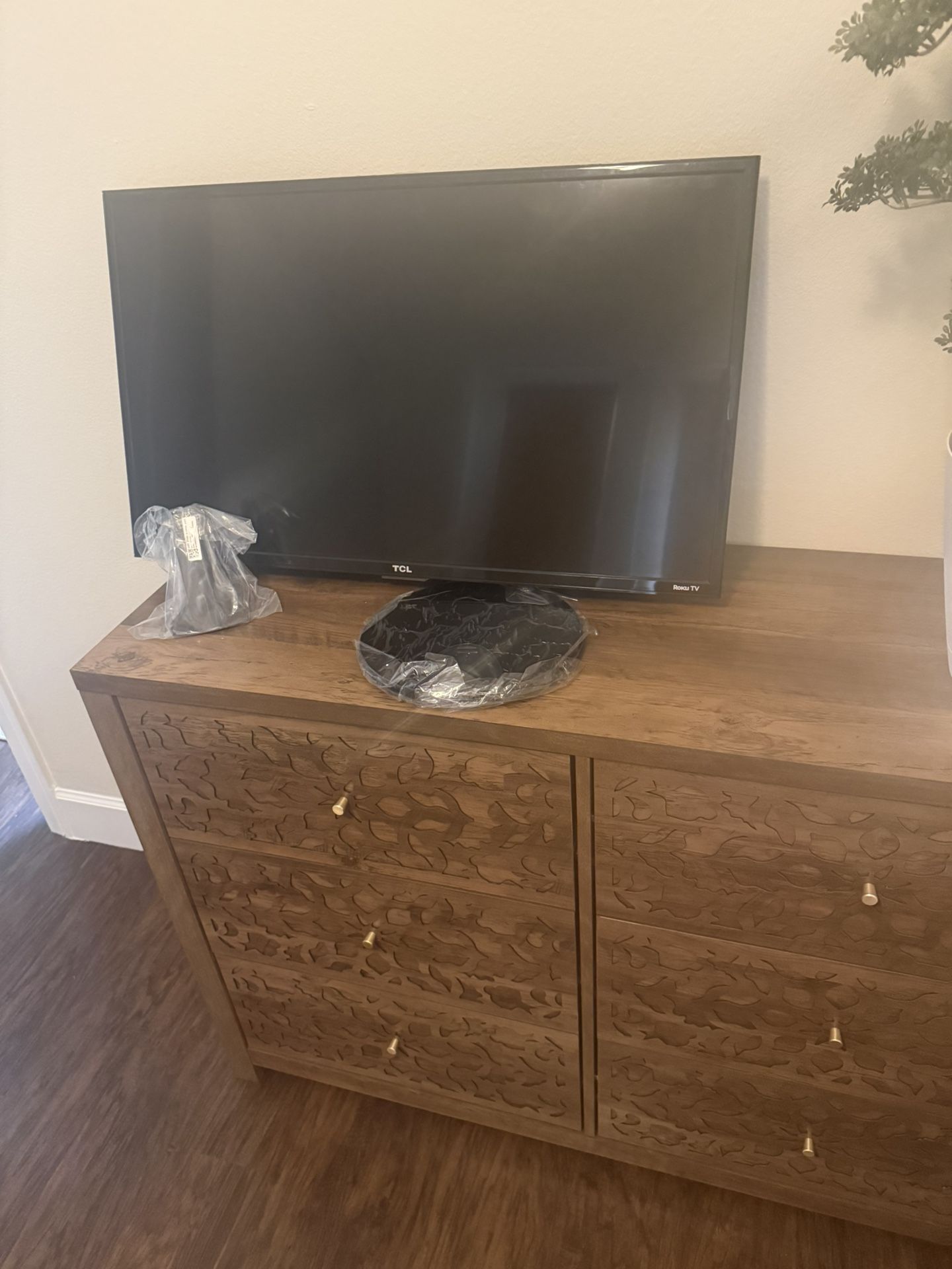 Two 32” TCL Roku Smart TVs (Model 32S301)—Excellent Condition