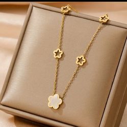 18 Carat Gold Plated Shell Flower Necklace 