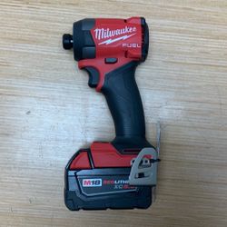 Milwaukee 1/4’  Impact Driver 18V W/ Battery