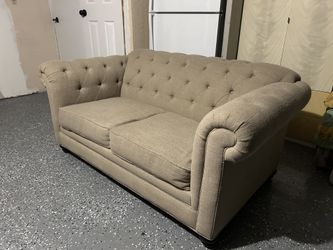 BEAUTIFUL BEIGE LINEN COUCH