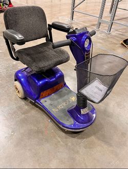 Golden Companion II 3-Wheels Mobillity scooter NEEDS NEW BATTERIES
