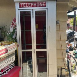 Vintage telephone booth, working in good condition