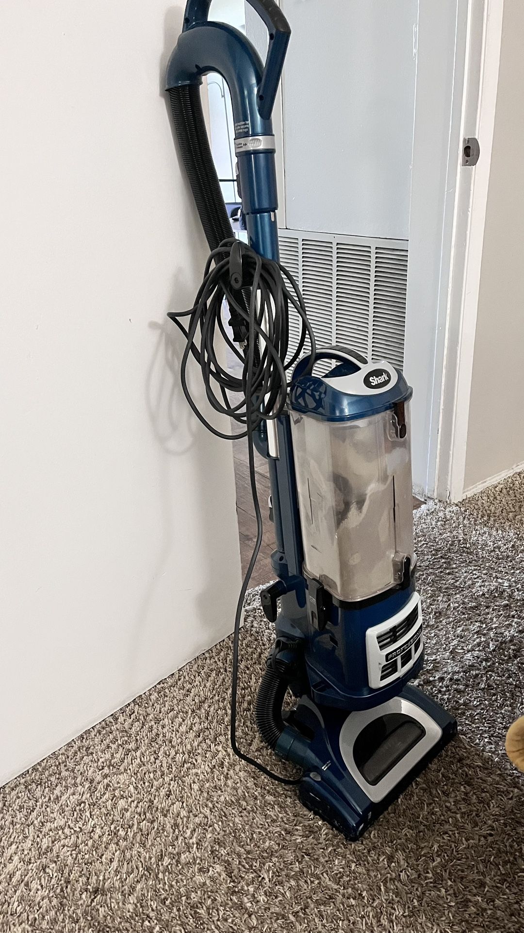 Shark Vacuum Cleaner. Excellent Condition