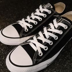 Converse womens 8 Great Condition