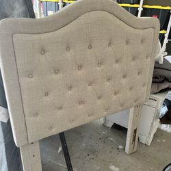 Girls Twin Tufted Headboard And Lamp
