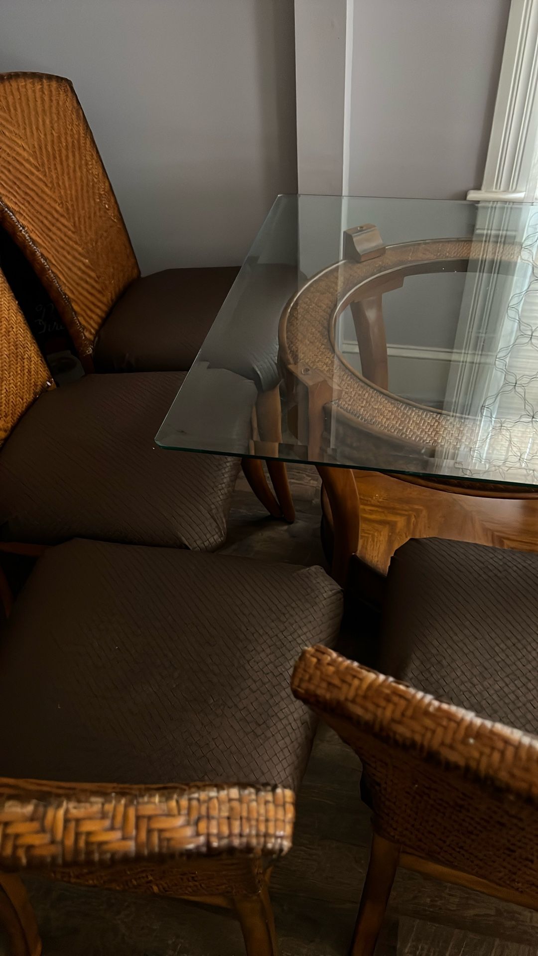 Comedor Mesa Y Cuatro Sillas