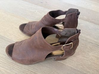Women shoes size 7.5