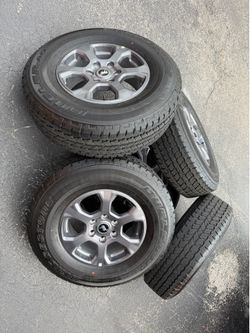FORD BRONCO BASE 2026 WHEELS AND TIRES