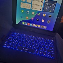 7th Gen iPad 128GB Wifi+Cellular With Keyboard