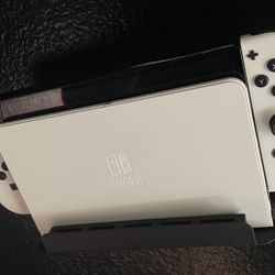 OLED nintendo Switch with game!