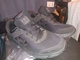 Under armour charged assault size 13 athletic shoes
