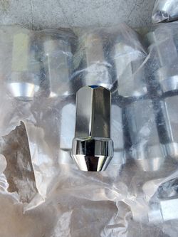 New 14x1.5 lugs Chevy GMC oem chrome 
 Heavy duty