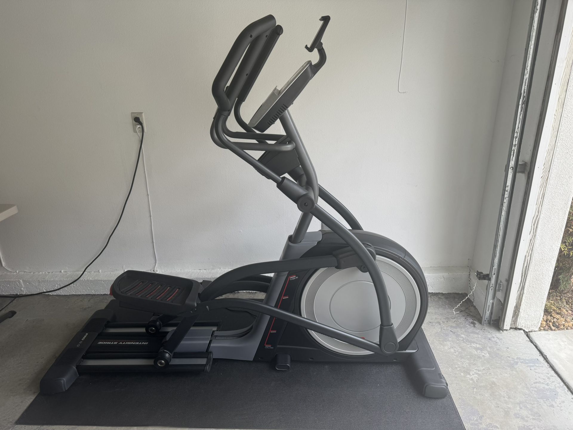 Nordictrack PRO-FORM Elliptical 9.9 Commertial