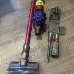 Dyson V7 Vacuum 